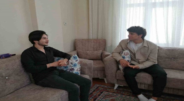 AK Partinin genç adaylarından Umut Sonaydan Sultanbeylili gence doğum günü sürprizi