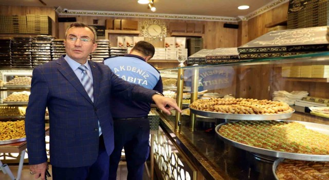 Akdeniz zabıtası Ramazanın son gününde de denetime çıktı