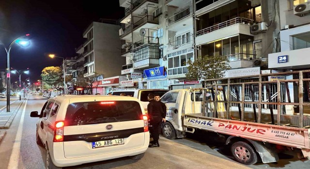 Akhisarda havaya 4 el ateş açıp kaçan şüpheli aranıyor