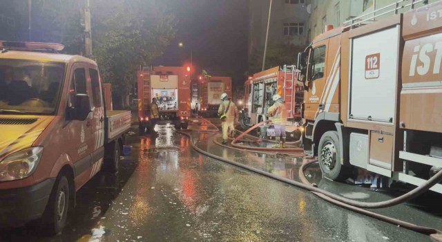 Akit Medya Grubunun bulunduğu binada çıkan yangın devam ediyor