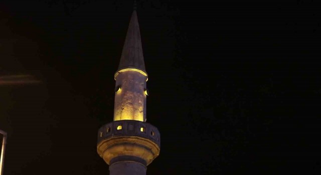 Akşam ezanı bu kez erken değil geç okundu
