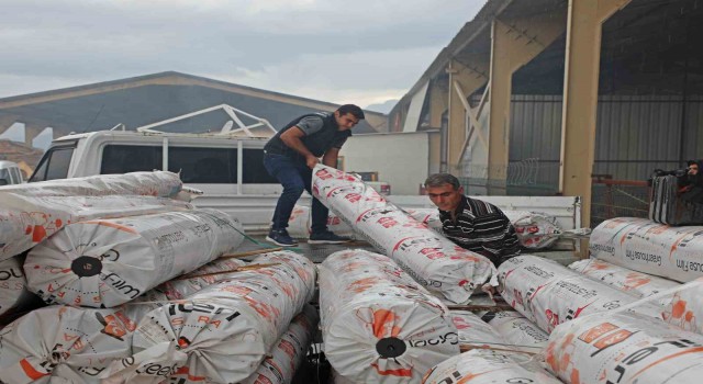 Aksulu afetzede çiftçilere sera naylonu desteği