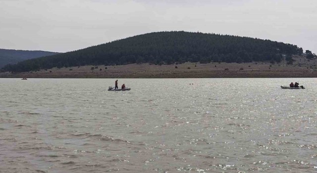 Alabora olan tekneden düşen Ferdi Uludağı arama çalışmaları sürüyor