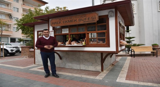 Alanya Belediyesi halk ekmek büfelerinde satılan pidelere yoğun ilgi