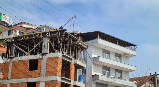 Alaplıda akıma kapılan 2 inşaat işçisi yaralandı