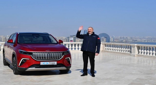 Aliyev, yerli otomobil Toggu teslim aldı