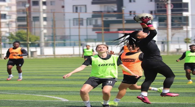 Amedspor Kadın Futbol Takımı, play-off hazırlıklarına başladı