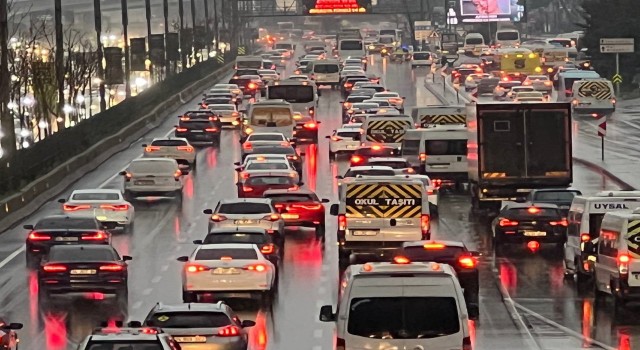 Anadolu Yakasında yağmur sonrası trafik yoğunluğu yaşandı