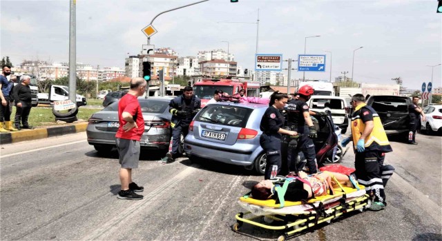 Antalyada 4 aracın karıştığı, 7 kişinin yaralandığı kazada can pazarı yaşandı
