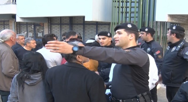 Antalyada 590 dairelik sitede karot gerginliğine çevik kuvvet müdahalesi