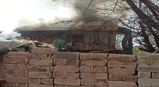 Antalyada evdeki yangında dumandan zehirlenen şahıs hayatını kaybetti