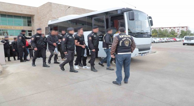 Antalyada firari şahıslara eş zamanlı operasyon