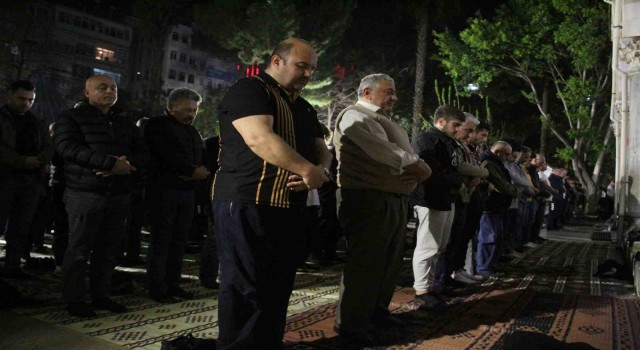 Antalyada Kadir Gecesinde camiler doldu taştı