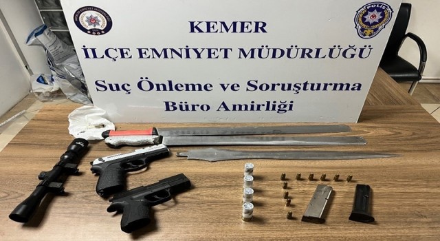 Antalyada tehdit ve videolu şantaja eş zamanlı operasyon: 3 gözaltı