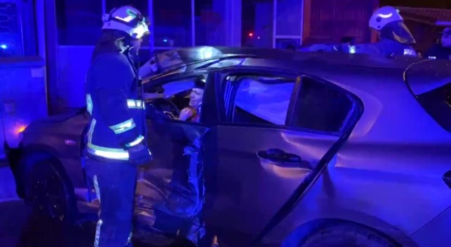 Antalyada trafik kazasında etraf savaş alanına döndü: 4 yaralı