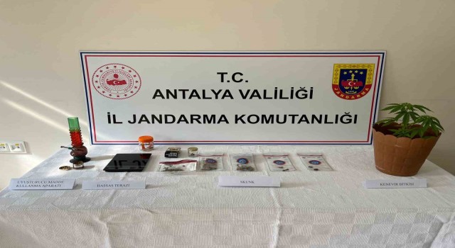 Antalyada turizm bölgelerindeki uyuşturucu ticaretine operasyon: 16 gözaltı