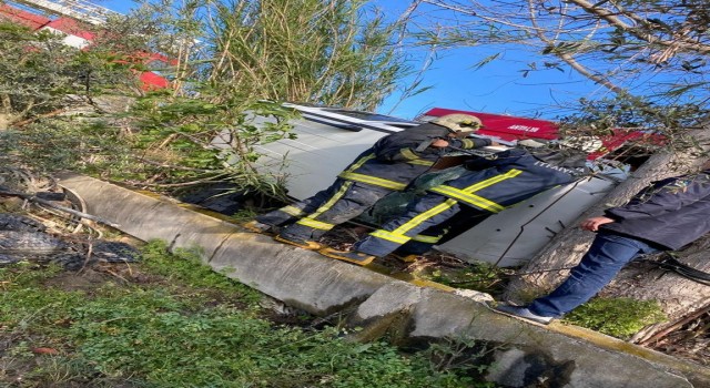 Antalyada yoldan çıkan otomobil şarampole yuvarlandı: 1 yaralı