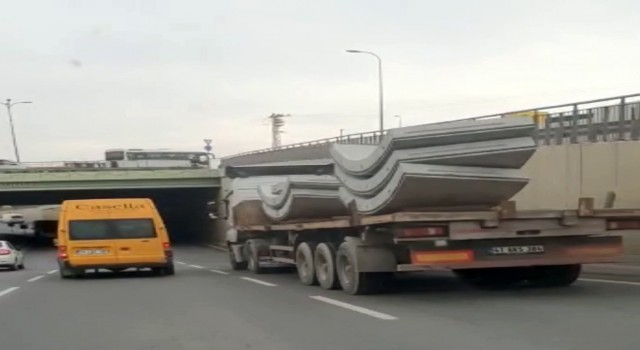 Arnavutköyde tonlarca ağırlıktaki tehlikeli taşımacılık kameraya yansıdı