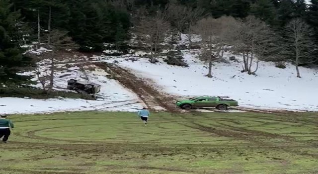 Artvinde off-road yapan aracın kaza anı kamerada