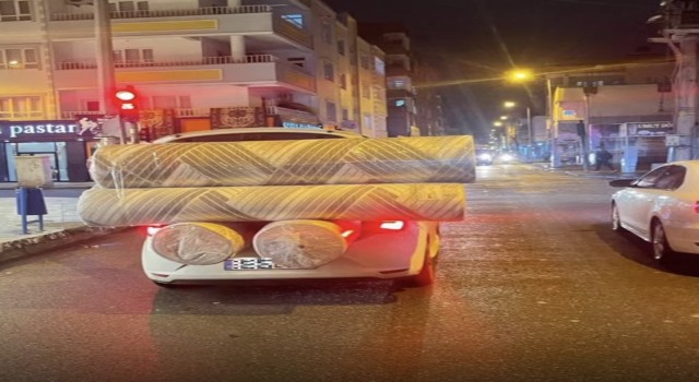 Aşırı yük taşıyan otomobil trafikte tehlike saçtı