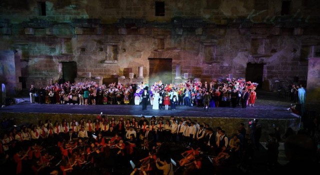 Aspendos Antik Tiyatrosunda 23 Nisan coşkusu