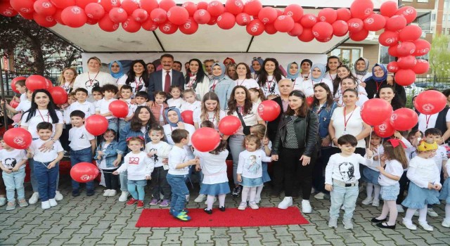 AtaÇocuklu miniklerin 23 Nisan coşkusu