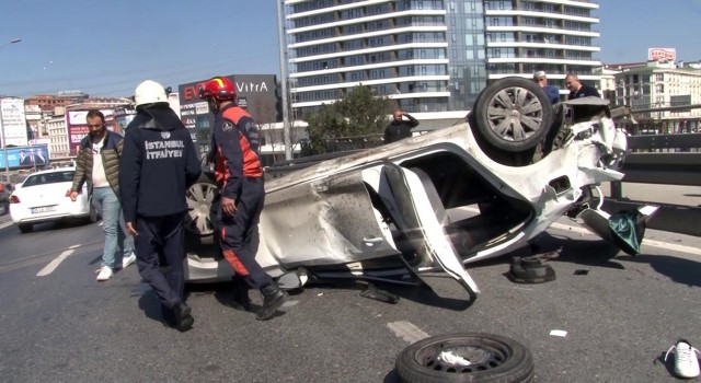 Avcılarda bariyerlere çarpan araç takla attı: 1 yaralı