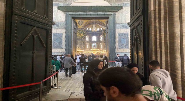 Ayasofya-i Kebir Camiinin onarılan imparator kapısı koruma altına alındı