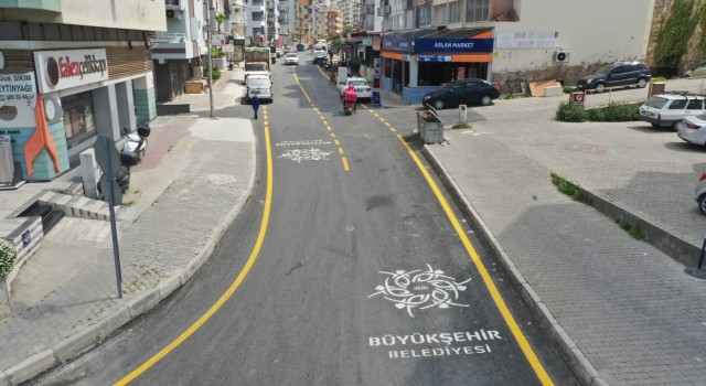 Aydın Büyükşehir Belediyesi Kuşadasının İkiçeşmelik Caddesini baştan sona yeniledi