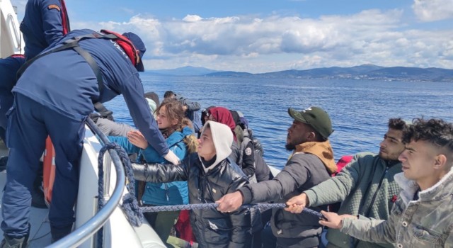 Aydında 25 düzensiz göçmen kurtarıldı