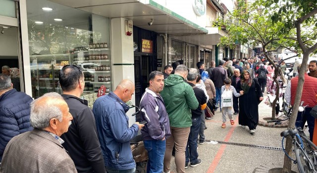 Aydında uzun tatlı kuyrukları oluştu