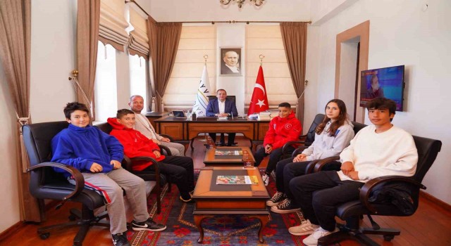 Ayvalıkın milli sörfçüleri Avrupanın zirvesi için yarışıyor