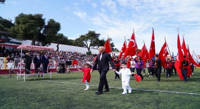 Ayvalıkta 23 Nisan Ulusal Egemenlik ve Çocuk Bayramı coşkusu