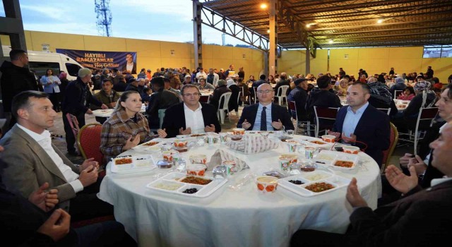 Ayvalıkta iftar sofralarına büyük ilgi