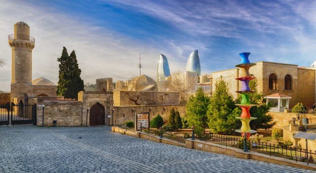 Azerbaycana girişlerde aşı kartı zorunluluğu kaldırıldı