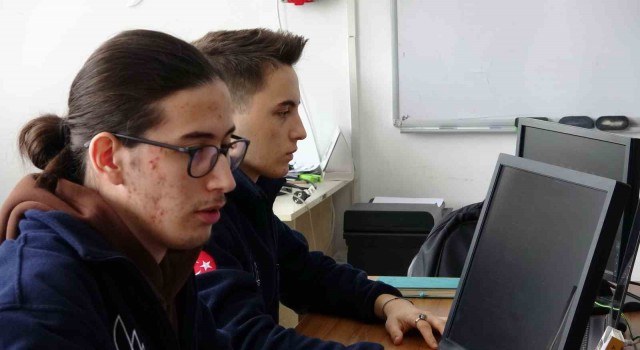 B-Dispate Uzay Takımı model uydu yarışmasında birinciliği hedefliyor