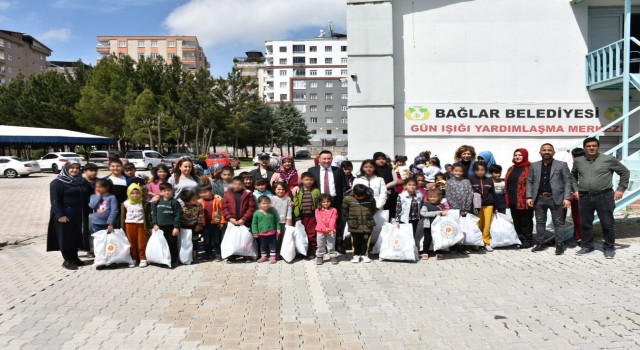 Bağlar Belediyesinden depremden etkilenen çocuklara giysi desteği