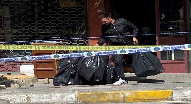 Bahçelievlerde kolonları çatlayan binada oturanlar eşyalarını aldı