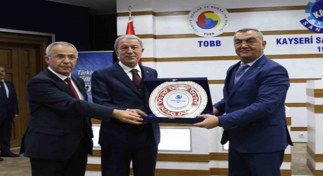 Bakan Akar: Cumhurbaşkanımızın savunma sanayiine olan ısrarı bütün sistemi hareketlendirdi”