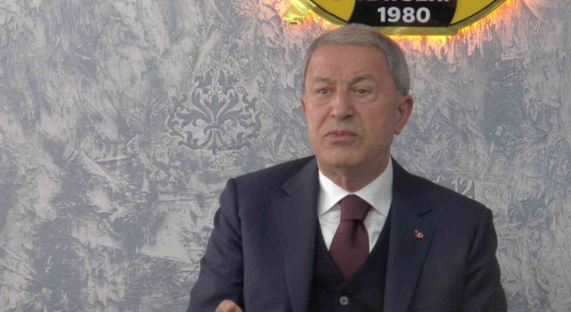 Bakan Akar: Mehmetçik şu anda Zapta, Gabarda, Garada. Teröristlerin barınakları, sığınakları başlarına yıkıldı