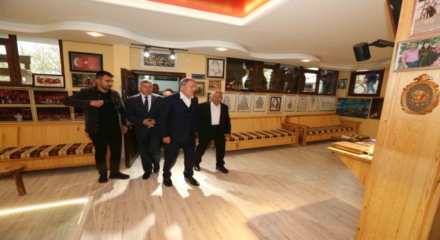 Bakan Akar Ve Başkan Büyükkılıçtan 15 Temmuz Şehidinin ailesine ziyaret