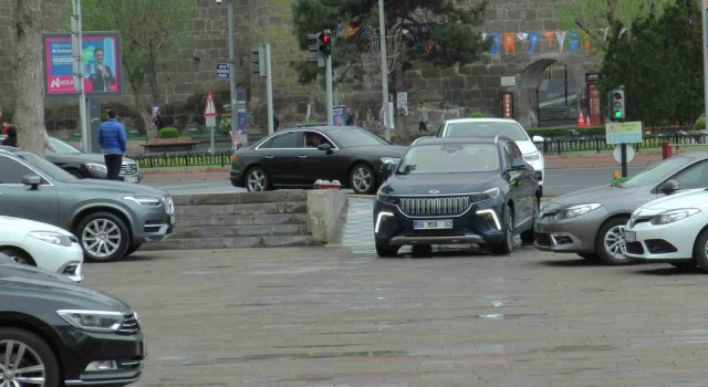 Bakan Akardan Togglu bayramlaşma