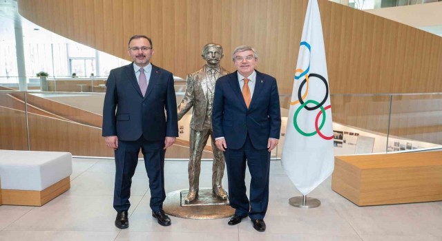Bakan Kasapoğlu, IOC Başkanı Bach ile Lozanda bir araya geldi
