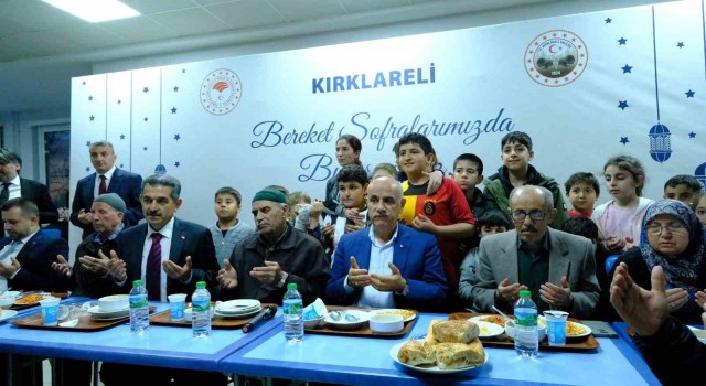 Bakan Kirişci, depremzedeler ile iftarda buluştu
