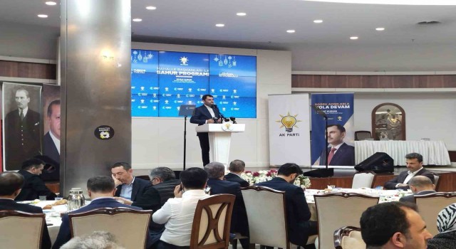 Bakan Kurum, AK Parti mahalle başkanlarıyla Ümraniye Belediyesinin sahur programında buluştu