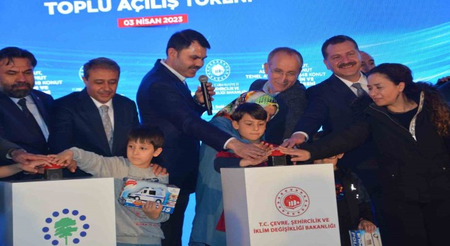 Bakan Kurum, Balıkesirde anahtar teslim ve yeni konutların temel atma törenine katıldı