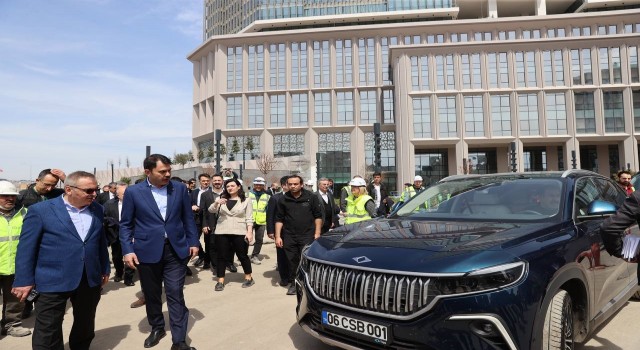 Bakan Kurum, Toggun şoför koltuğuna geçerek İstanbul çevresinde tur attı