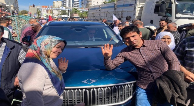 Bakan Nebati Toggla geldi, vatandaşlar araçtan gözlerini alamadı