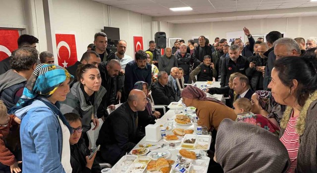 Bakan Soylu, İskenderunda depremzedelerle iftarda buluştu