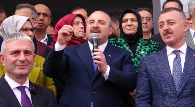 Bakan Varank: Türkiye gemisini yolunda tutabilecek bir tane kaptan var
